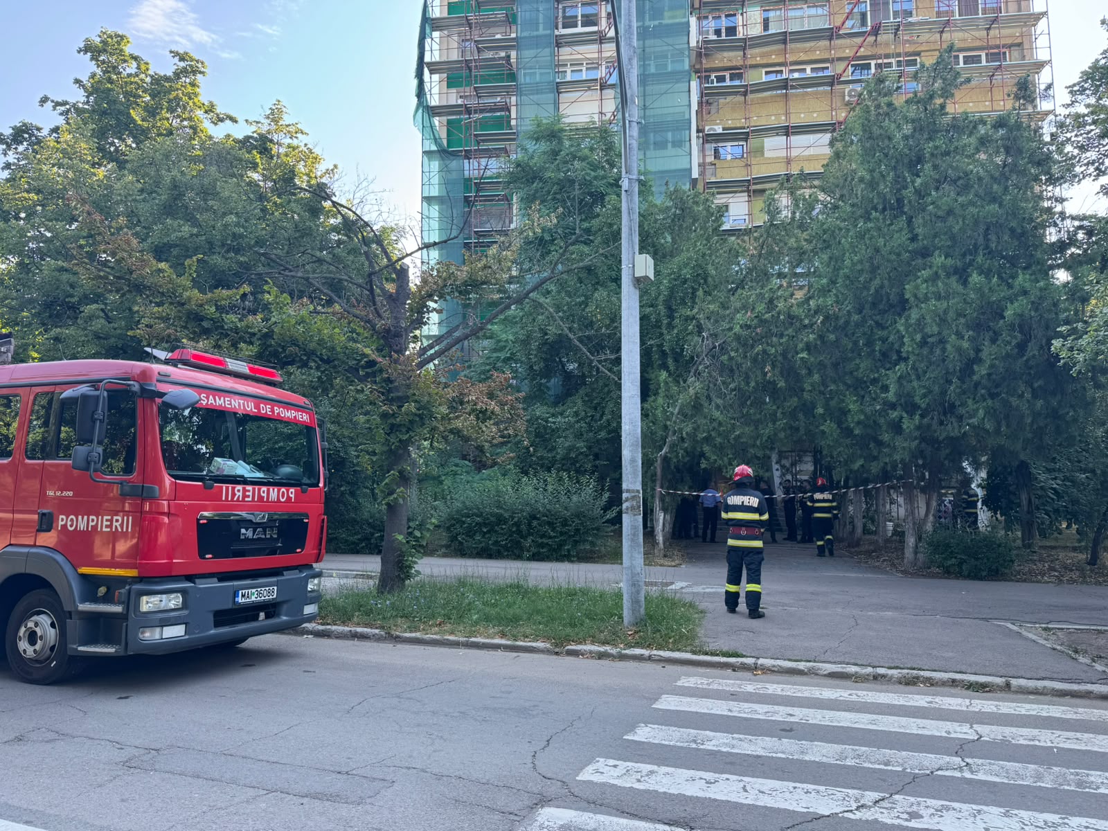 Galaţi: Un angajat al unei firme de mentenanţă a murit după ce s-a prăbuşit în gol cu liftul