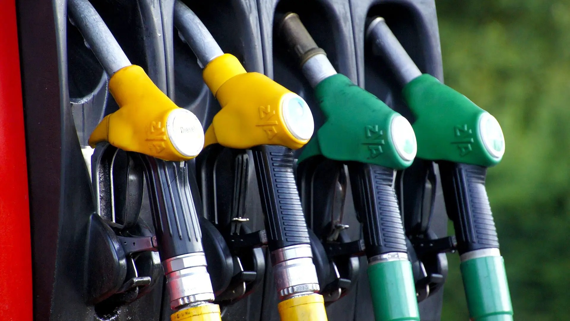 Consiliul Concurenţei monitorizează preţurile carburanţilor după expirarea măsurilor de plafonare