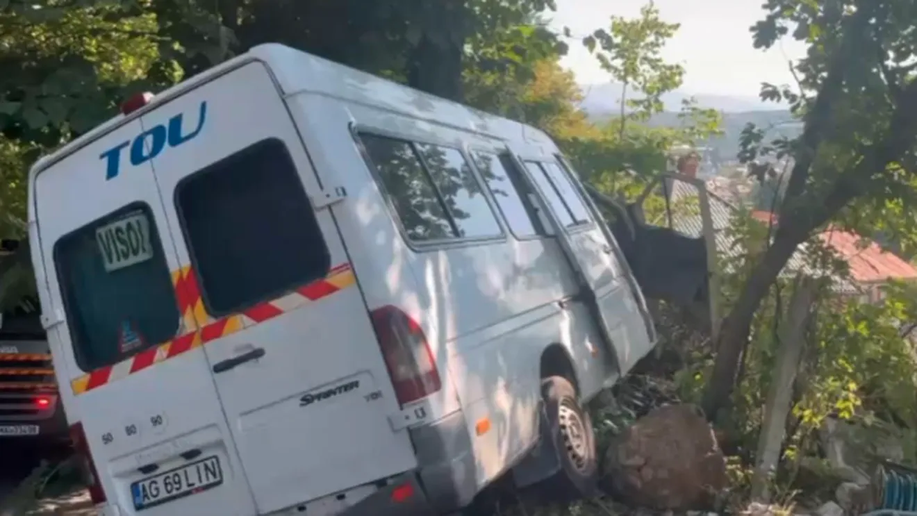 BREAKING NEWS: Microbuzul echipei Dinamo 2, implicat într-un grav accident în Argeș / Planul Roșu a fost activat