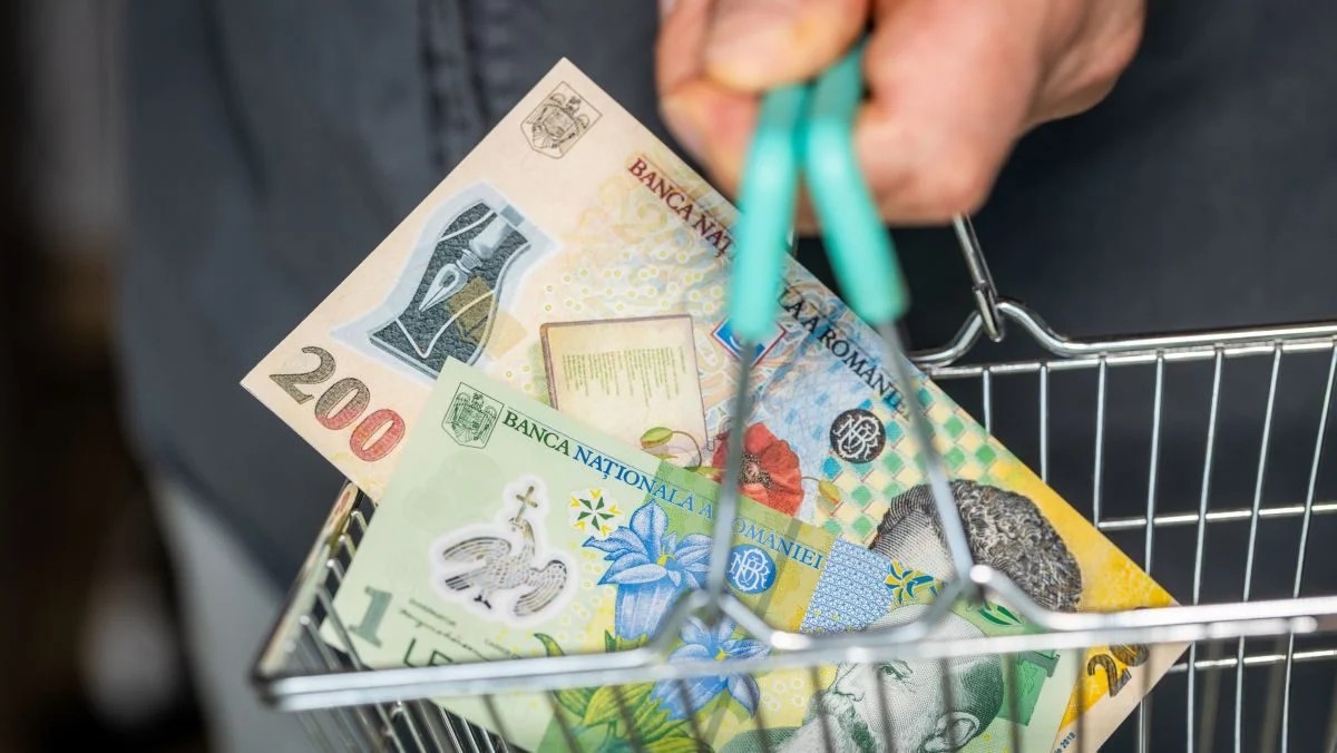 Economiştii estimează o scădere a inflaţiei în lunile următoare. România rămâne însă lider în regiune la scumpiri