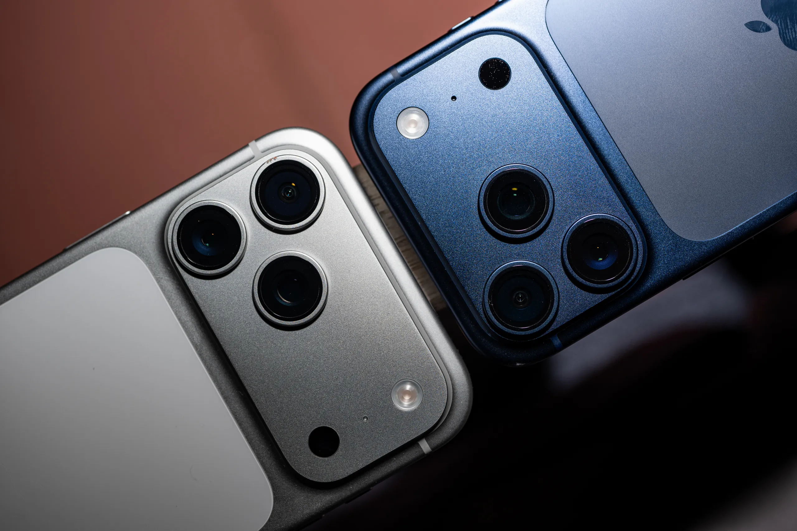 Husa de iPhone 17 Pro s-ar potrivi şi pe iPhone 18 Pro. Apple schimbă tot mai puţin designul