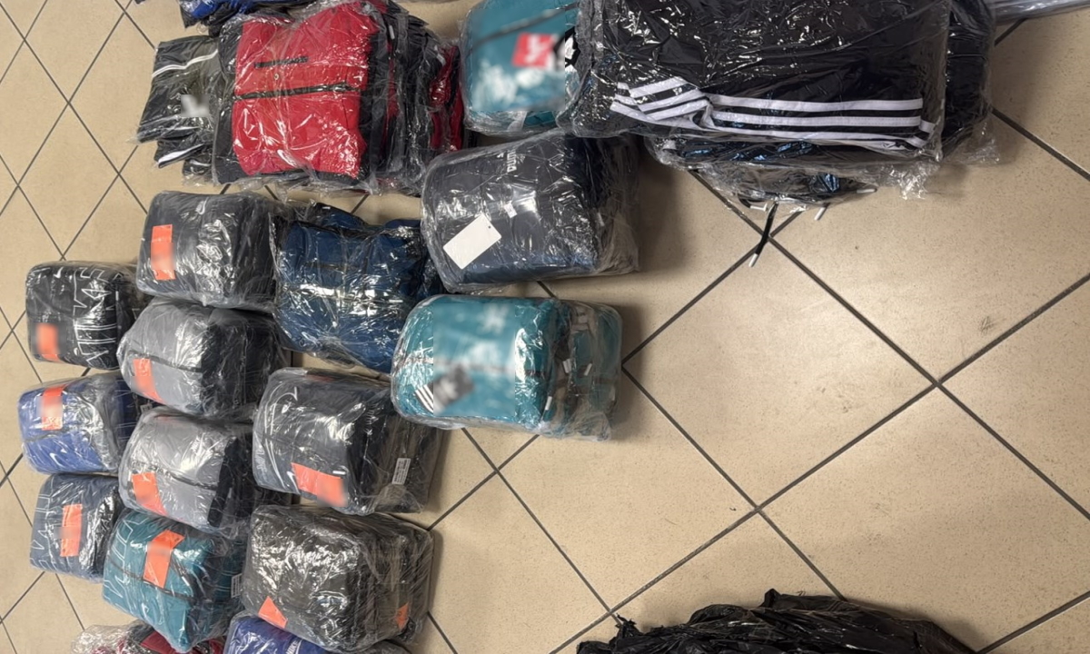 Mii de produse suspecte de contrafacere, în valoare de 100.000 de lei, descoperite la frontiera Sculeni