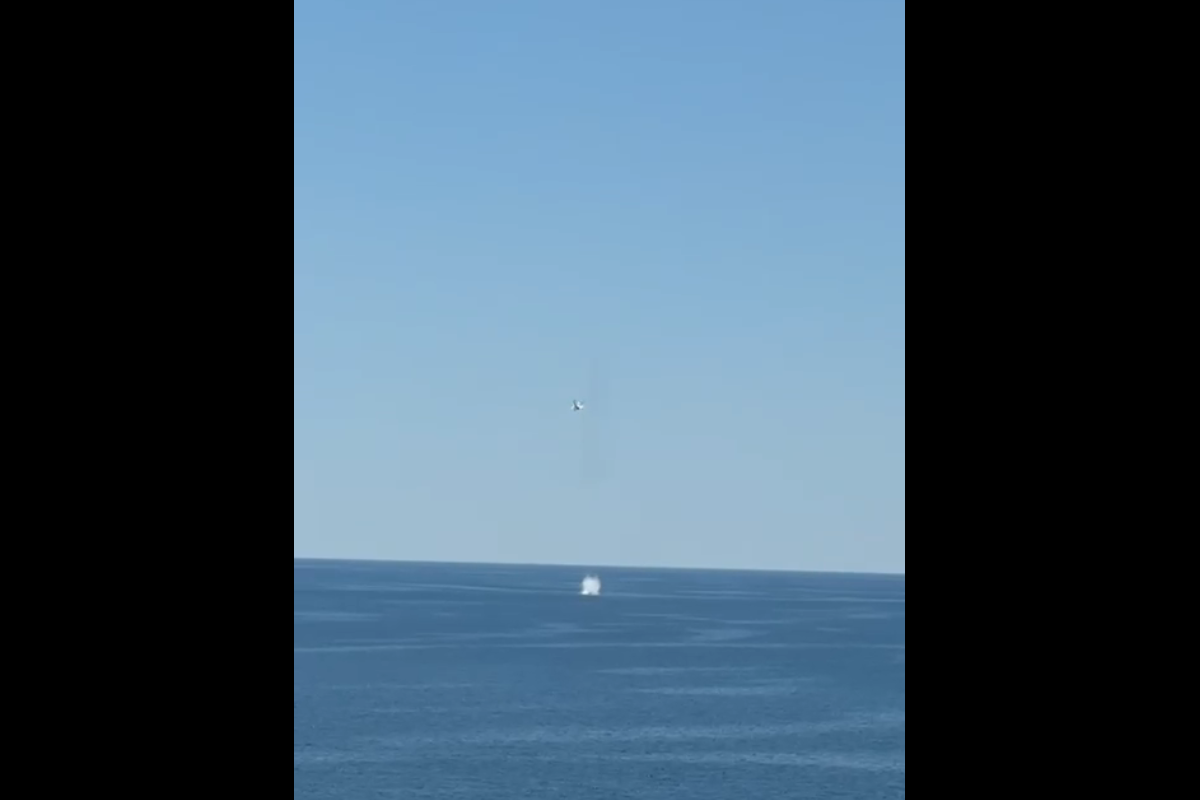 VIDEO: Avioane F-16 ale Forțelor Aeriene au tras cu tunul de bord într-o dronă maritimă, în zona platformei Neptun Alpha