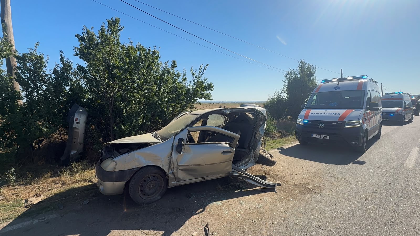 Accident violent între Agighiol și Valea Nucarilor: Două autoturisme s-au ciocnit, iar un bărbat de 49 de ani a rămas încarcerat