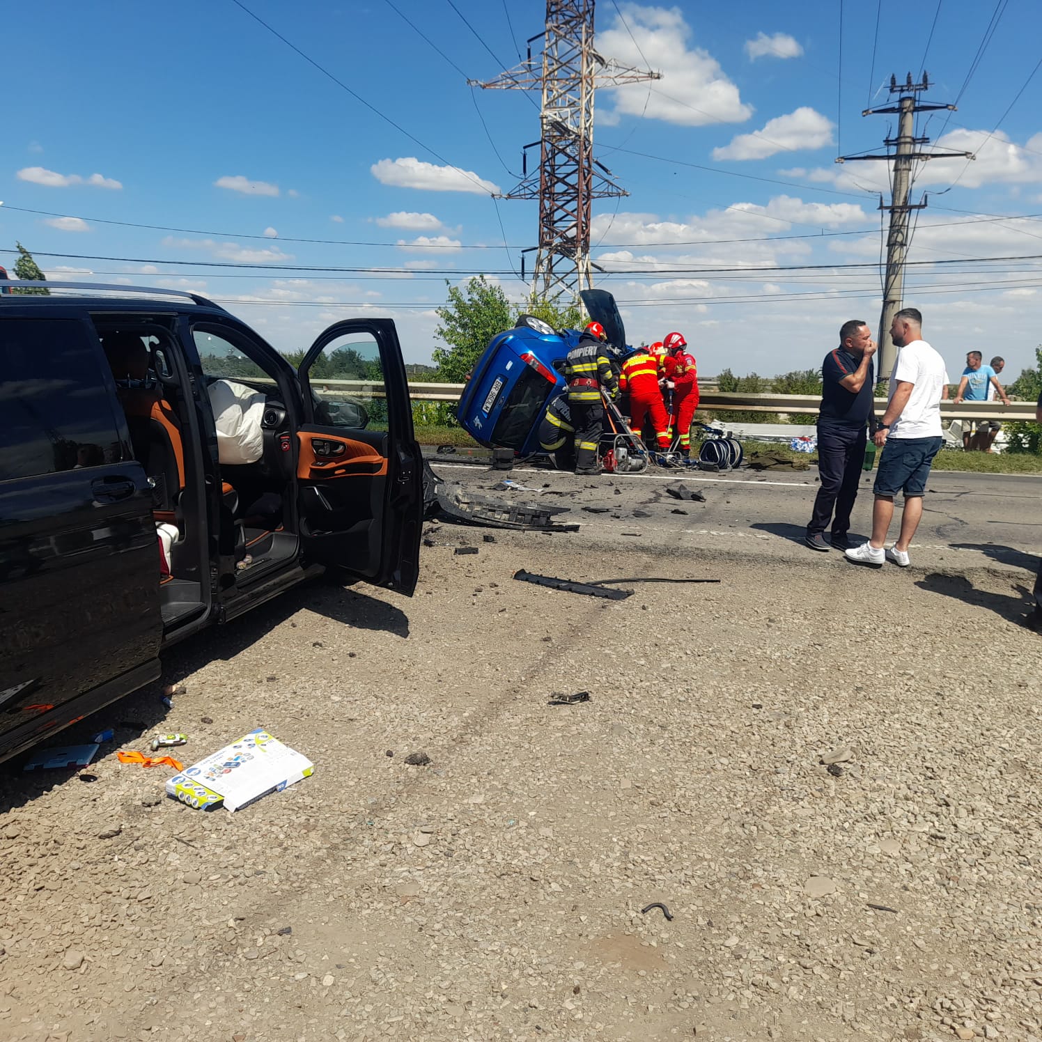 Accident cu un microbuz și o mașină la Ianca: Șase oameni sunt răniți, iar traficul pe DN 2B este complet oprit