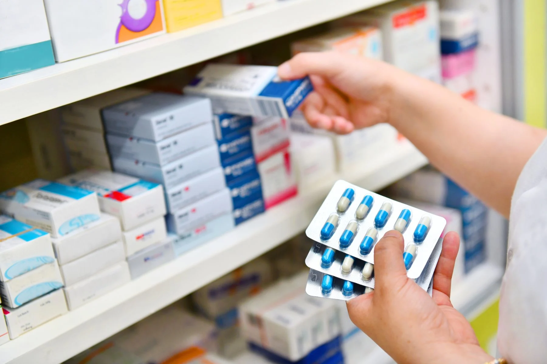 Colebil şi Panzcebil, retrase temporar din farmacii. Agenţia Medicamentului a blocat preventiv unele serii de medicamente