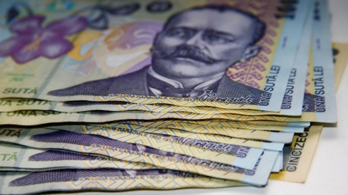 Aproape jumătate dintre români reușesc să economisească lunar. 42% pun deoparte mai puțini bani decât anul trecut