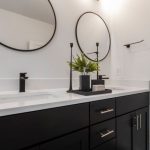 Reflexii care schimba spatiul – ce stiu designerii despre peretele din baie pe care tu inca il ignori