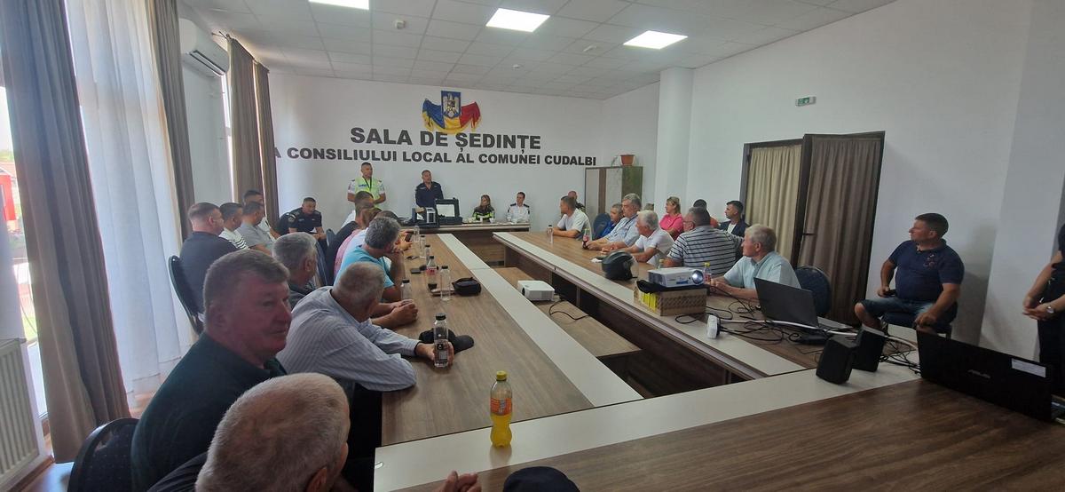 Dialog pentru siguranță: Polițiștii gălățeni s-au întâlnit cu cetățenii din Cudalbi pentru prevenirea criminalității
