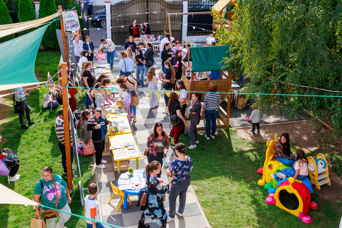 Bilanțul Festivalului Bookisit la Galați: 100 de copii și sute de volume strânse. Proiectul „Cartea din bancă” transformă lectura în aventură