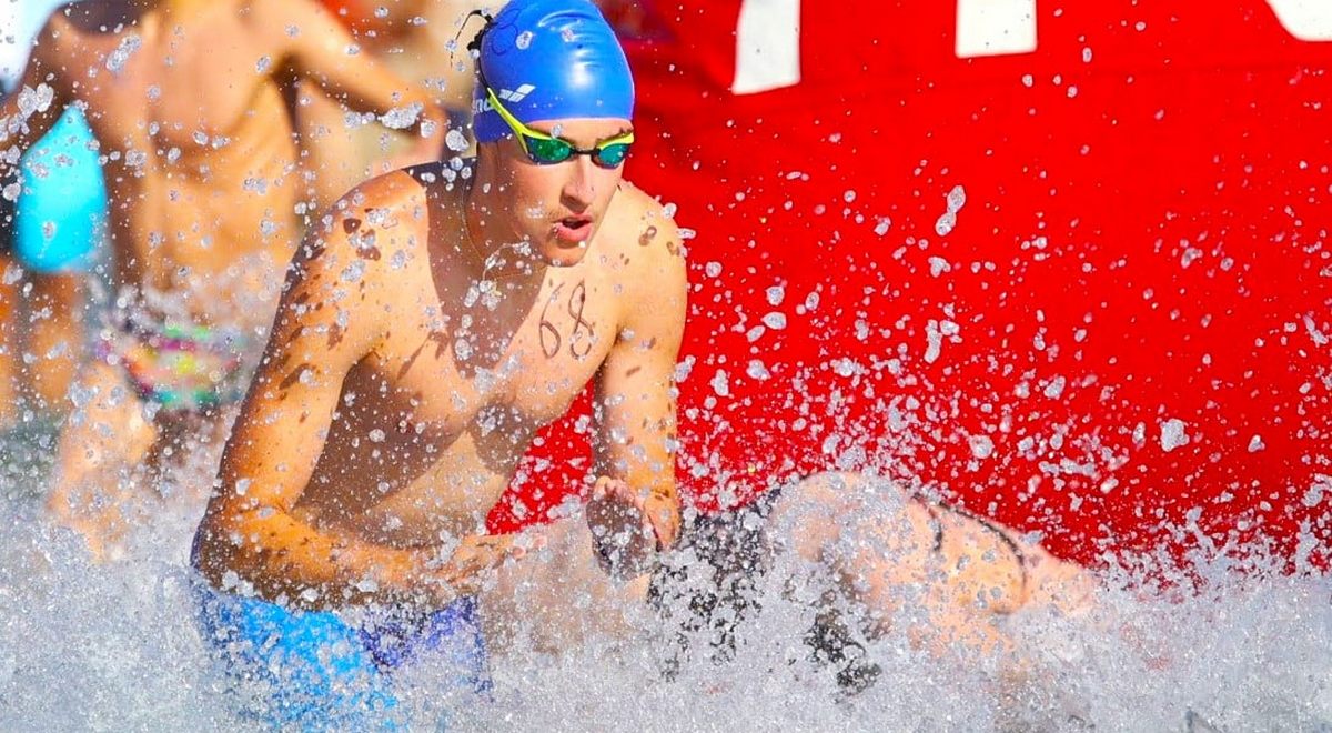 La 14 ani, un tânăr din Galaţi a înotat 21,5 kilometri în 24 de ore. Angel Gabriel Cîrlan, povestea unui puşti care nu stă pe margine