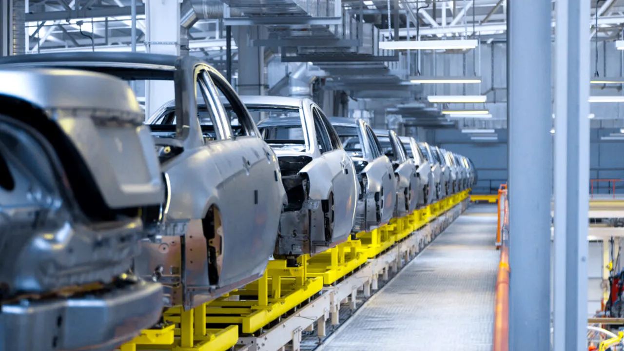 Avertisment dur în industria auto: Europa îşi pierde prosperitatea dacă nu îşi salvează uzinele şi nu colaborează cu chinezii