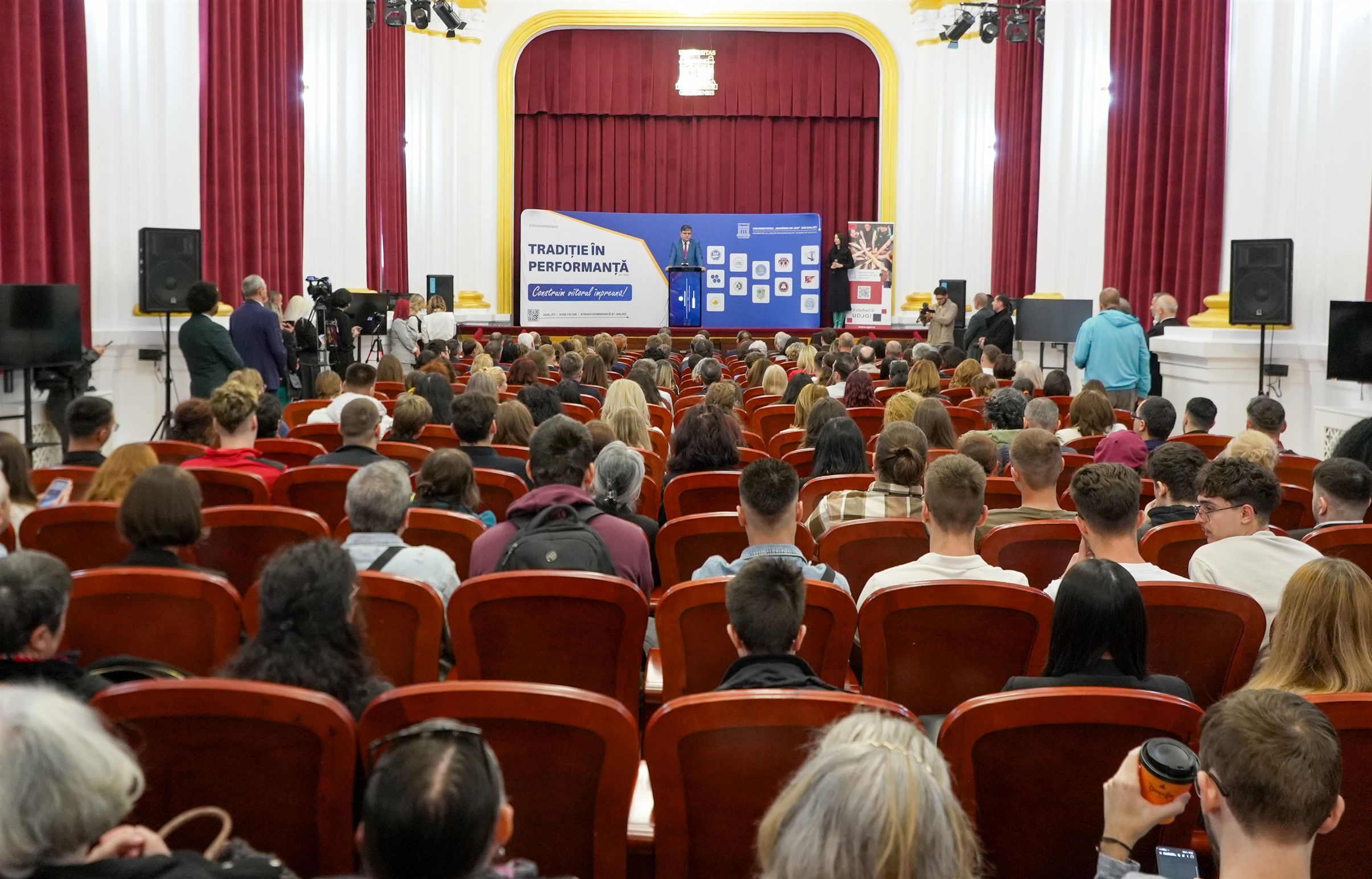 Anul universitar 2026-2027 a început la Galați. Festivități la Catedrală și în Aula Universității „Dunărea de Jos”
