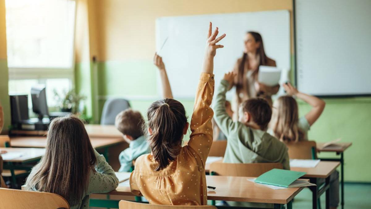 Facilităţi majore pentru elevi la începutul noului an şcolar: Călătorii gratuite cu trenul şi reguli noi de la CFR Călători