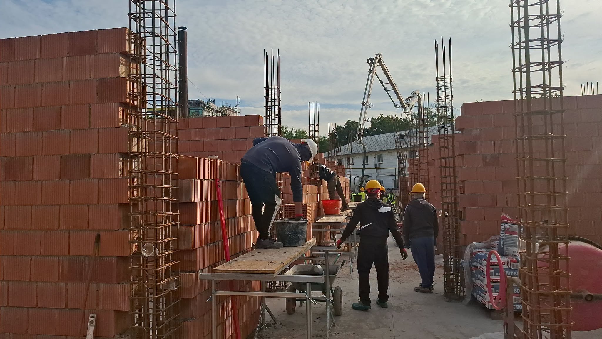 Șantierul noului pavilion de la Boli Infecțioase Galați avansează rapid: Se lucrează intens la zidărie și la structura de rezistență