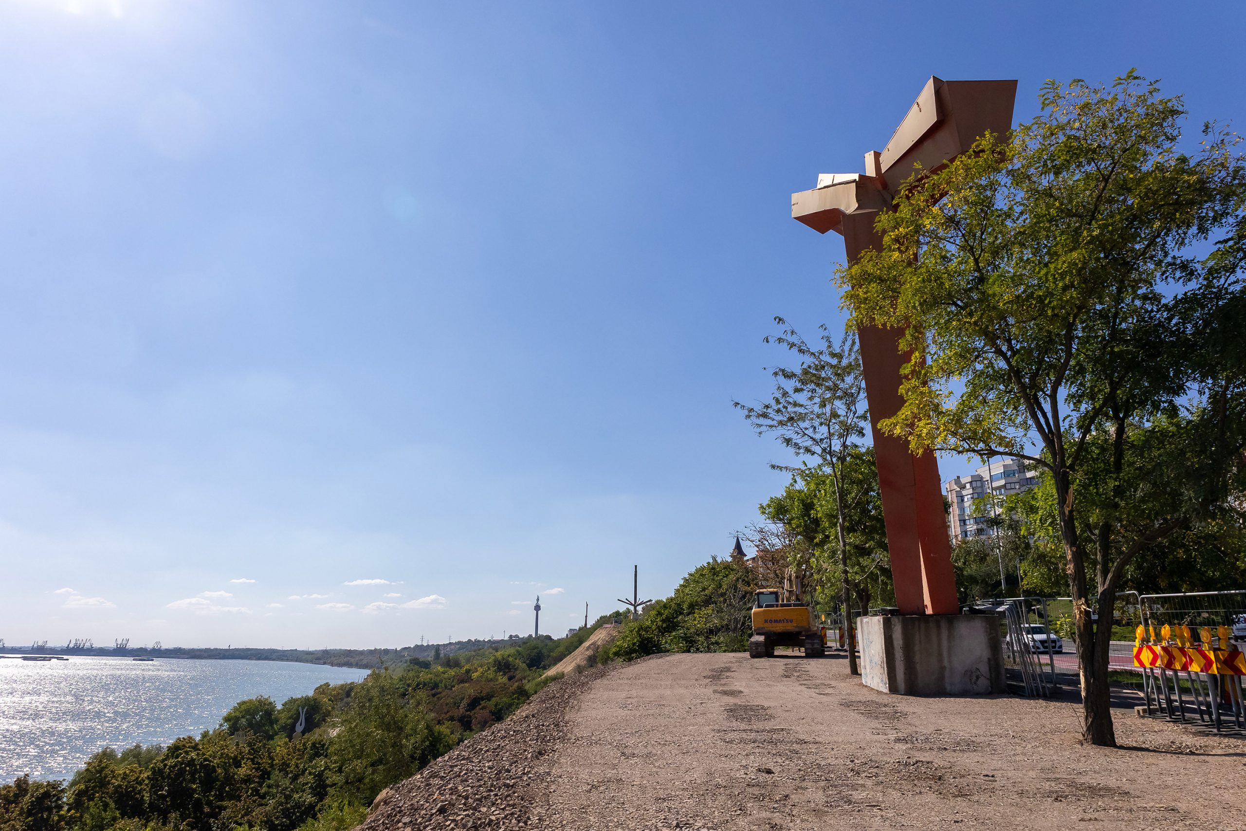 Faleza Dunării se transformă: se lucrează la punctele de belvedere și se montează piloții forați
