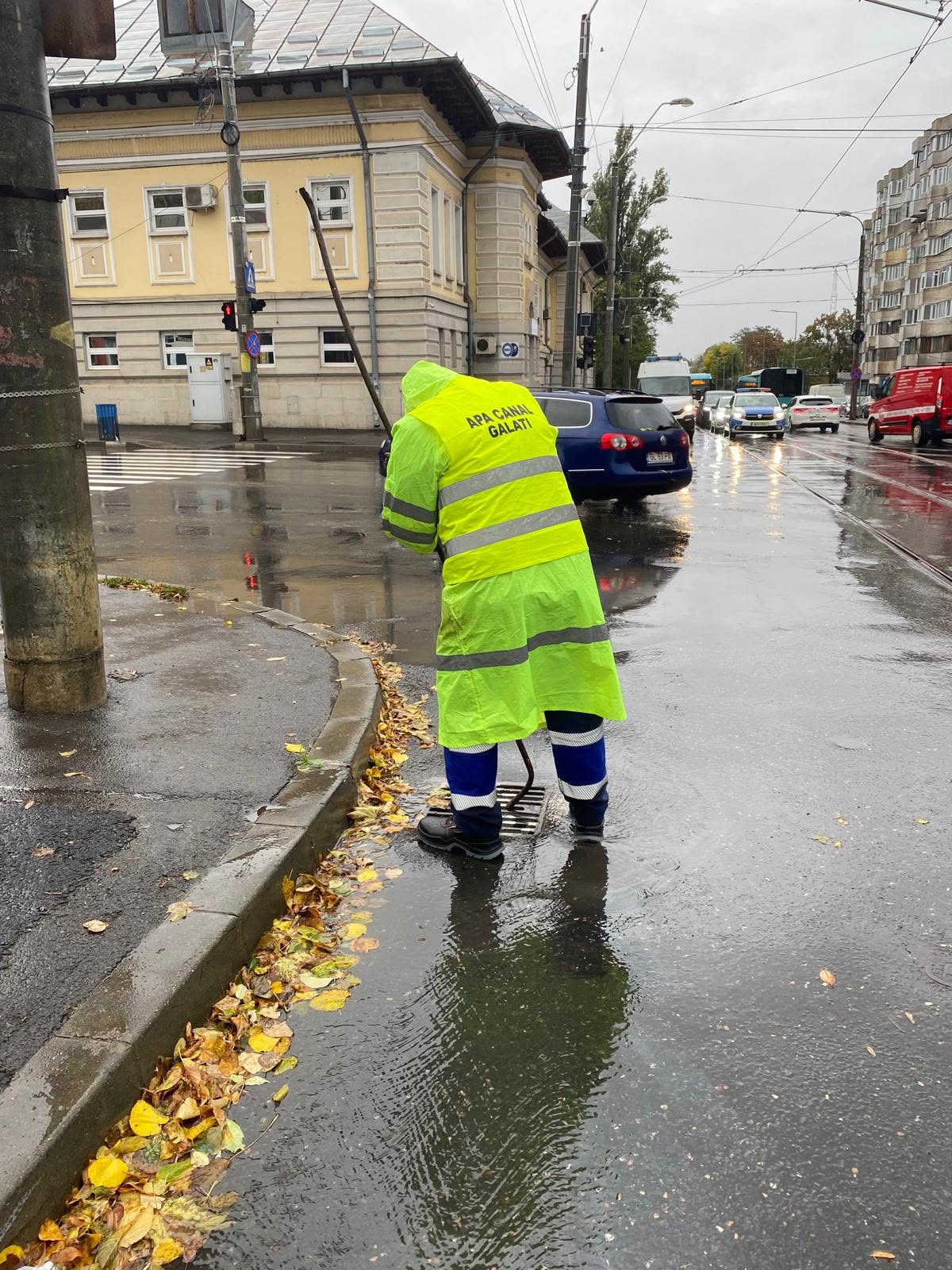 Alertă de ploi în Galați: Apel de la Apă Canal pentru evitarea blocării sistemelor de canalizare