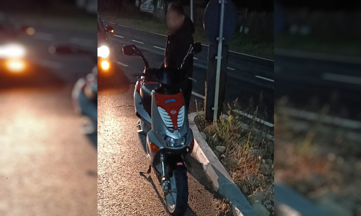 Dosar penal la Măstăcani: Un tânăr a fost prins la miezul nopţii pe un moped neînregistrat şi fără permis de conducere
