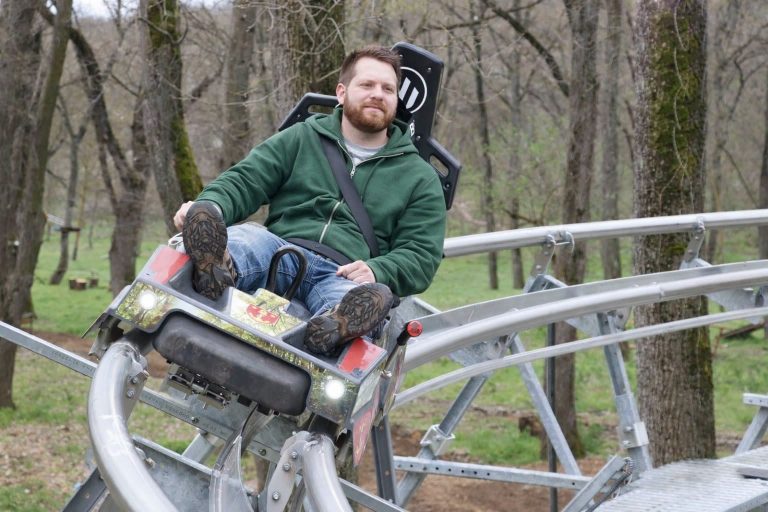 Peste 100.000 de vizitatori în Pădurea Gârboavele în 2026. EscapeLand se închide pentru iarnă, dar pistele de bob rămân deschise