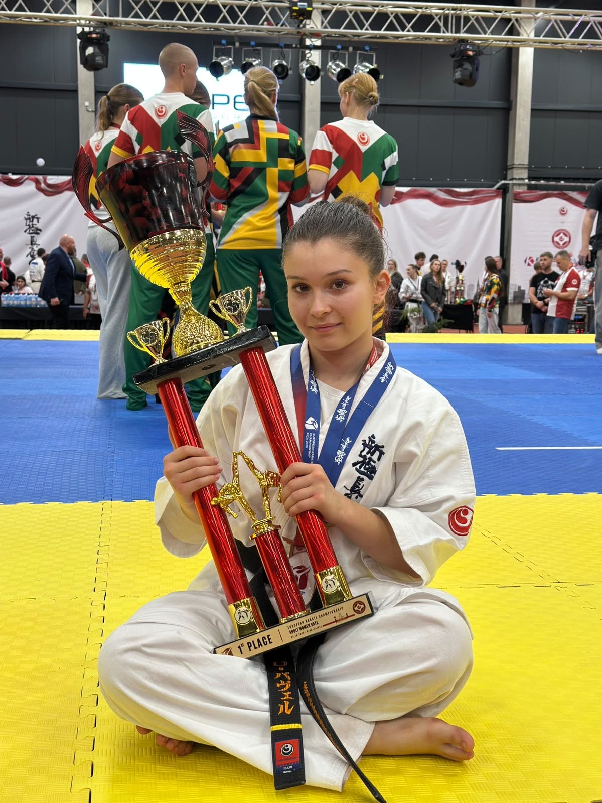 La numai 18 ani, gălățeanca Crina-Bianca Stase a devenit campioană europeană la kata senioare și s-a calificat la Mondiale
