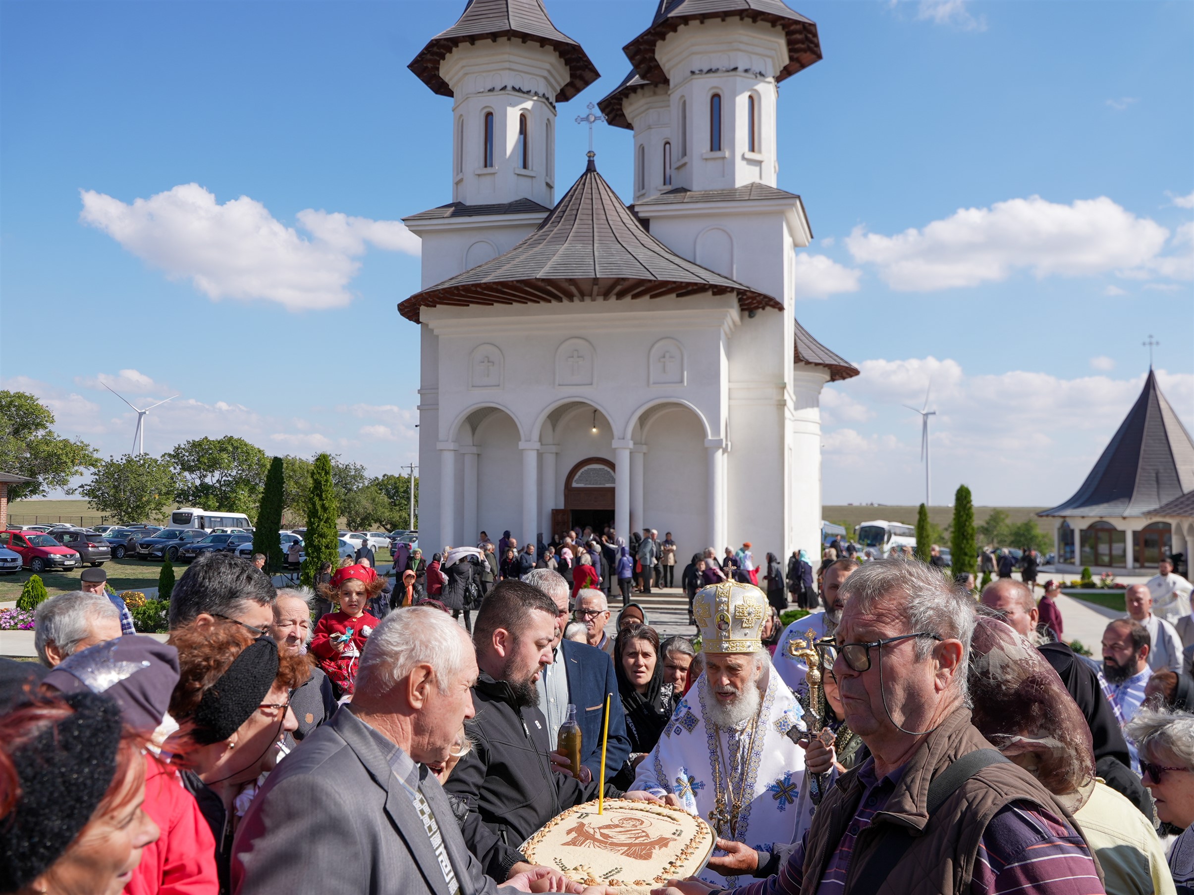 SĂRBĂTOARE MARE ÎN CALENDAR: Acoperământul Maicii Domnului, prăznuit cu rugăciune și bucurie la noul schit din Frumușița