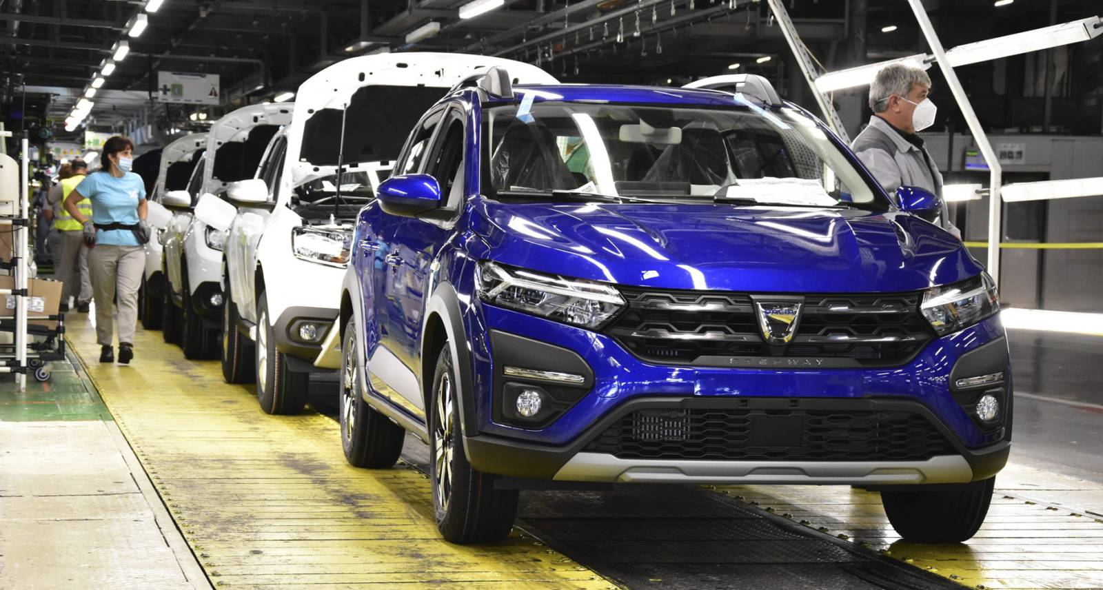 Dacia opreşte producţia la Mioveni şi lansează un nou val de plecări voluntare: Salariile compensatorii ajung până la 240.000 de lei net