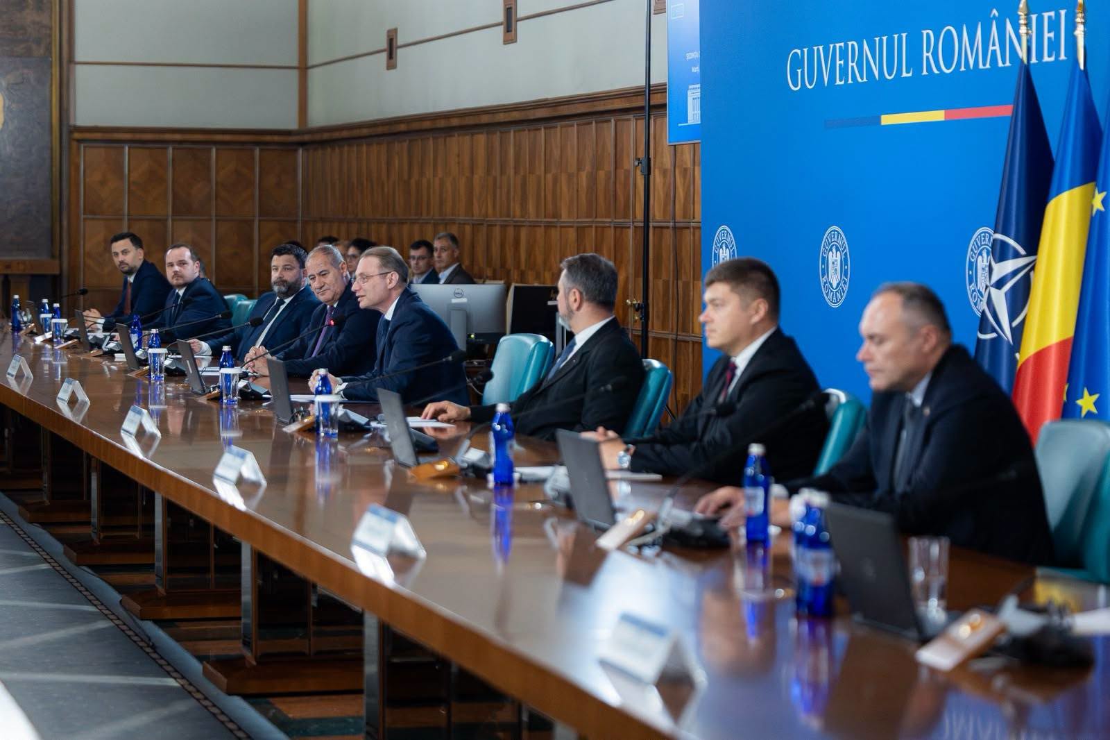 Prima ședință a Guvernului Luca Niculescu: S-au înființat funcțiile de miniștri delegați pentru digitalizare și învățământ preuniversitar
