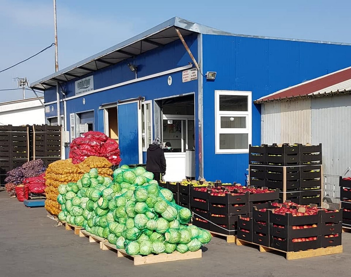 Piaţa Calea Basarabiei – toamna se cumpără en gros