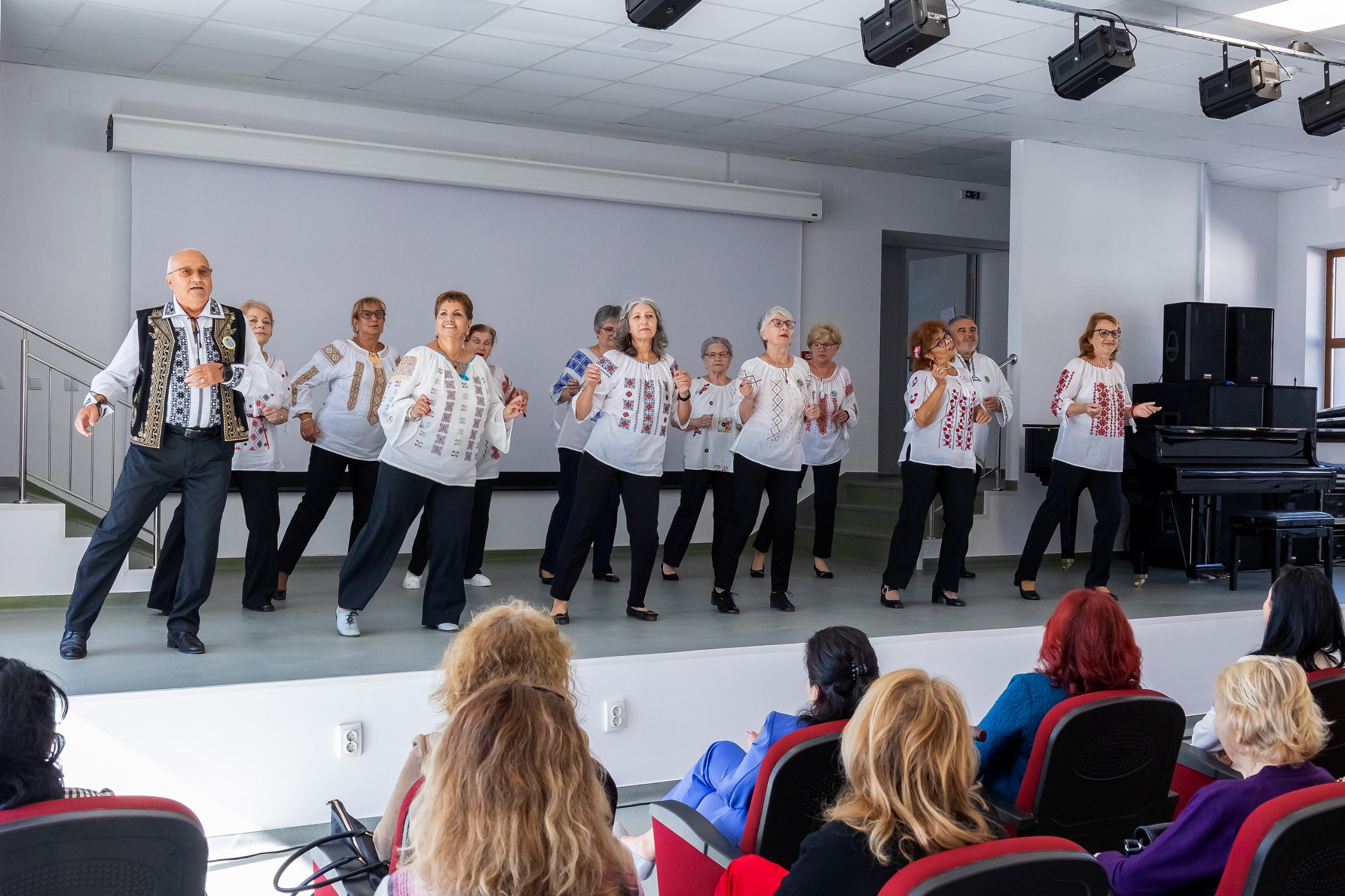 Ziua Internațională a Persoanelor Vârstnice, sărbătorită prin „Balul Toamna Amintirilor” la Centrul de Recreere „Tinerețe fără Bătrânețe”