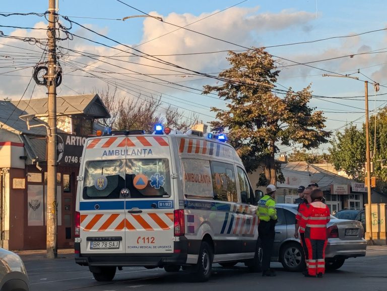 Accident în Brăila: O ambulanță cu pacient, izbită în intersecție după ce un șofer nu i-a acordat prioritate