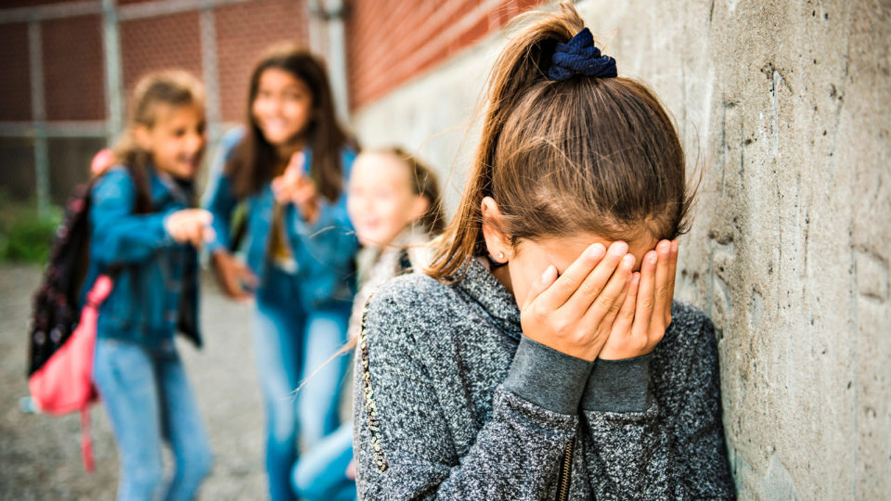 Stop violenţei şi bullyingului în clasă: InfoCons lansează campania naţională „Şcoala fără frică” pe o perioadă de 10 ani
