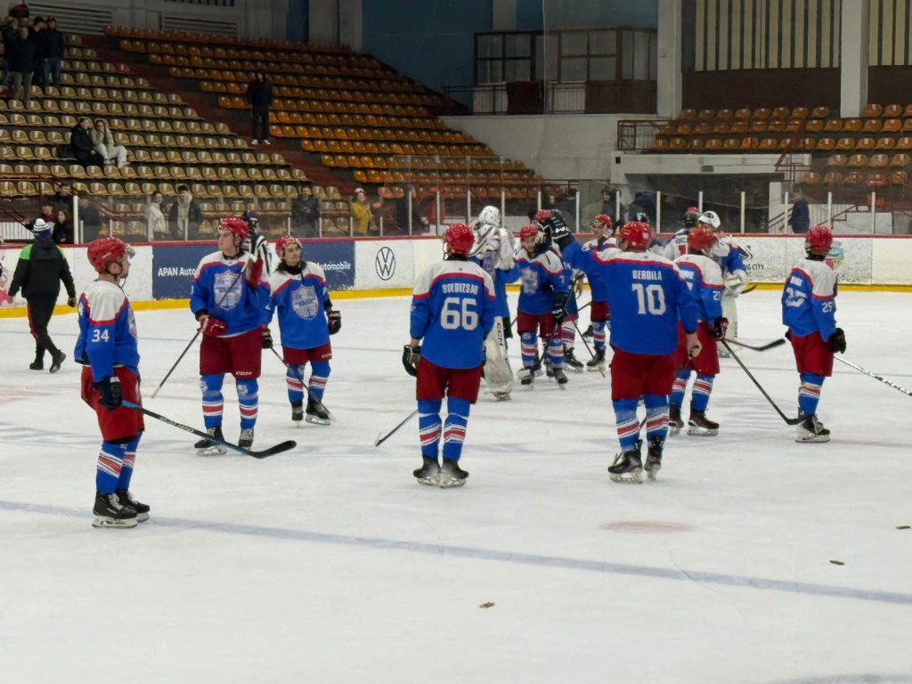 Spectacol pe gheață: Hocheiștii de la CSM Galați au învins spectaculos Steaua