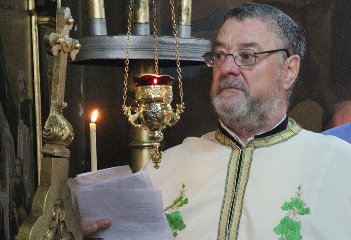 „A plecat la ceruri un preot deosebit, cu un zâmbet cald și o inimă mare”. Comunitatea din Șendreni își ia rămas-bun de la părintele Stelian Paraschiv