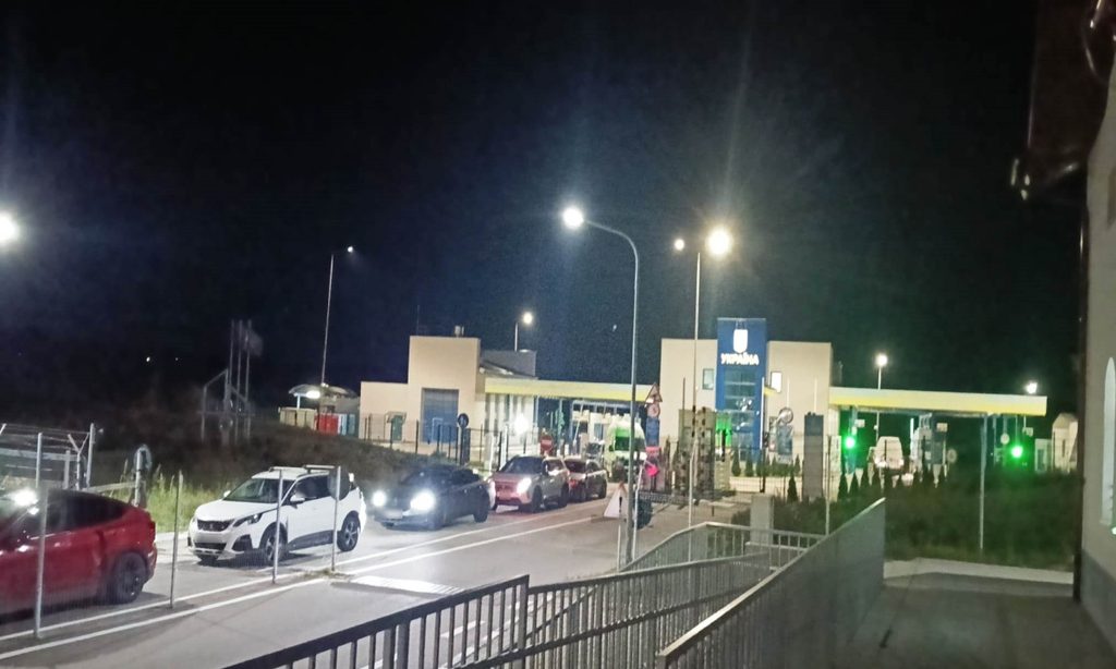 Cursă internaţională oprită la vama Racovăţ: Un cetăţean din Ecuador la volanul unei maşini din Ucraina, prins fără drept de conducere în România
