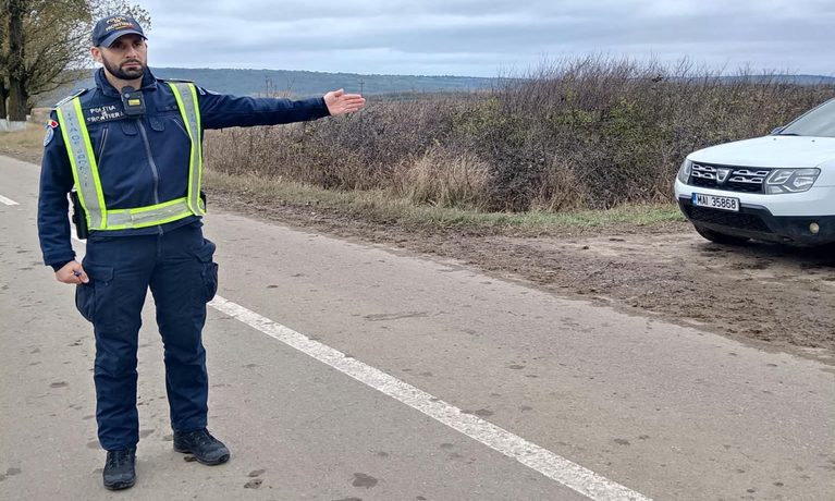 Recidivă de familie la Bivolari: Un tată este la a treia abatere penală după ce şi-a lăsat fiul de 16 ani la volanul unui tractor