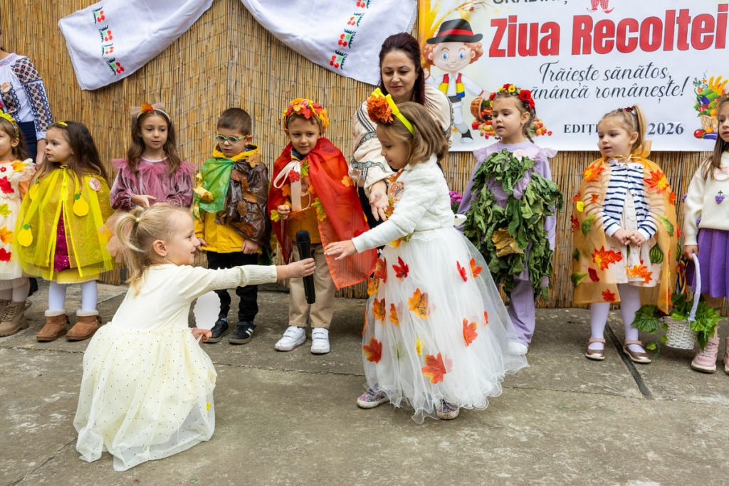 Toamna, tradiţiile româneşti şi alimentaţia sănătoasă, sărbătorite la Grădiniţa „Arlechino” din Galaţi
