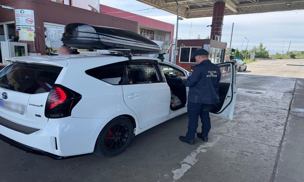 Oprit la ieşirea din ţară: Un ieşean a încercat să părăsească România la volanul unui autoturism retras din circulaţie