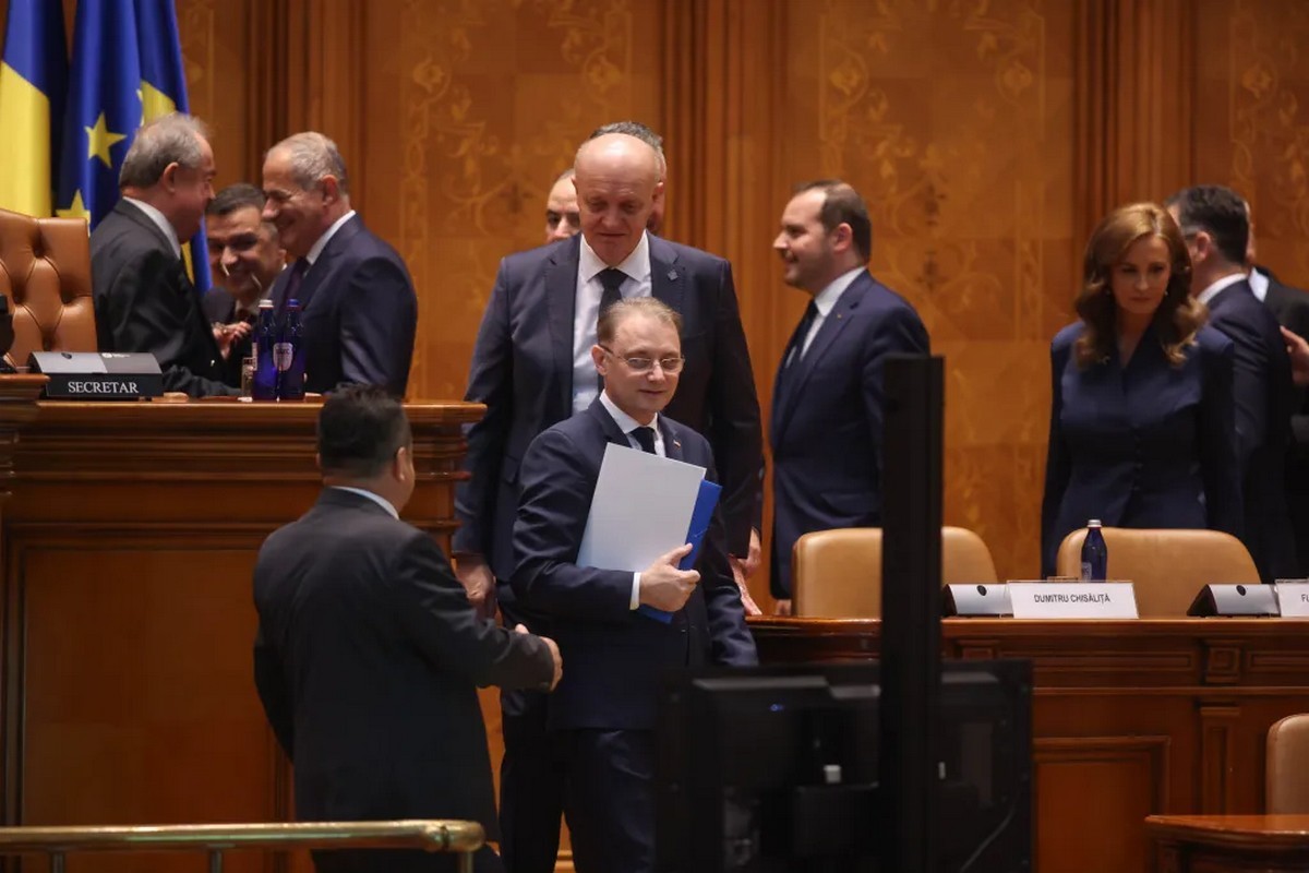 România are un nou Executiv cu puteri depline! Guvernul condus de Luca Niculescu a trecut de votul decisiv al Parlamentului