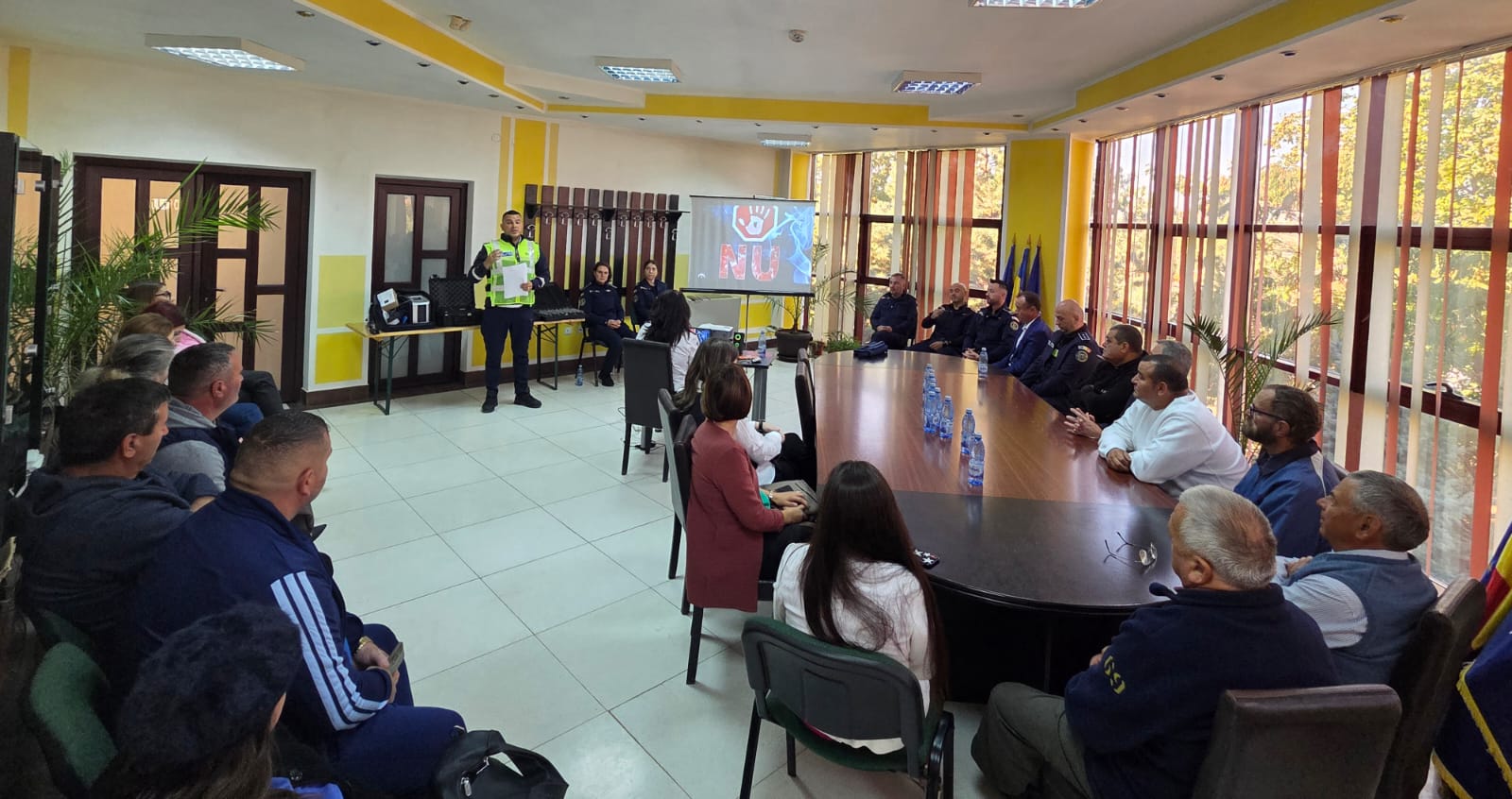 Acțiune de amploare a IPJ Galați la Cuza Vodă: Polițiștii au mers în comunitate pentru a preveni criminalitatea și a prezenta oportunități de carieră