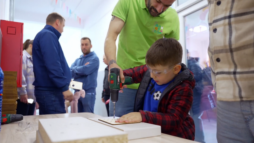 Micii Exploratori din Galați: Cum învață preșcolarii știința și tehnologia prin joacă și experimente practice