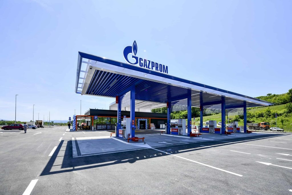 NIS Petrol, cu 19 benzinării Gazprom în România, a fost preluată de doi oameni de afaceri români. Cine sunt noii proprietari