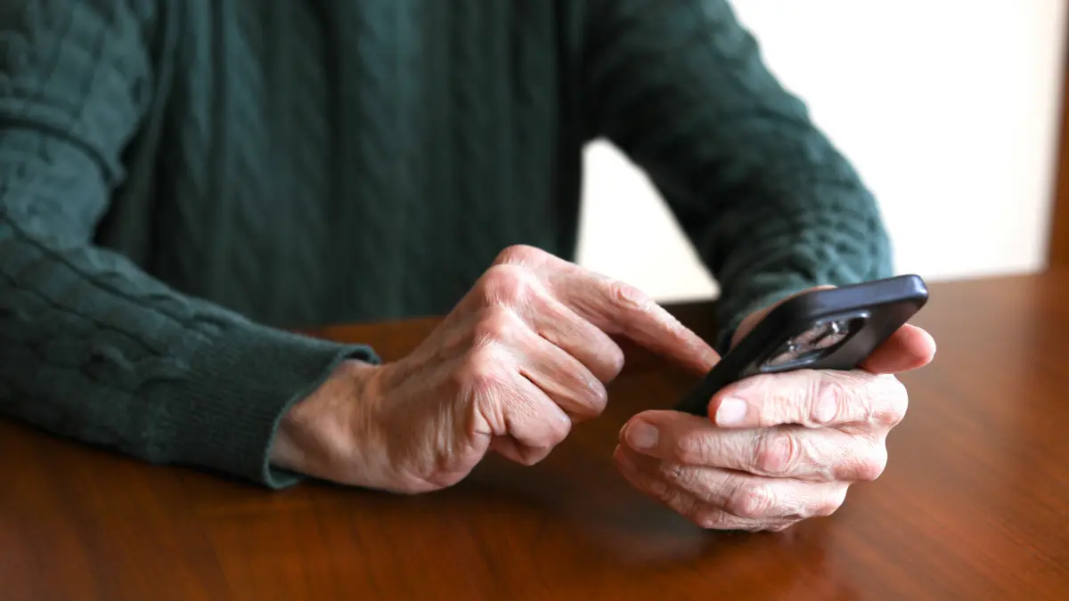 Fără cozi la ghişeele Casei de Pensii: A fost lansată aplicaţia mobilă MyCNPP, prin care se pot calcula pensiile şi descărca taloanele electronice