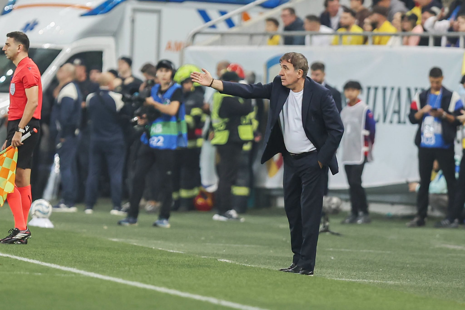 România a pierdut și returul cu Suedia. Gheorghe Hagi: „Am nevoie de puțin timp. Dacă nu fac echipa să joace, asta e, ce să fac, mă duc acasă. Avem resurse pentru a construi, dar avem nevoie de victorii”