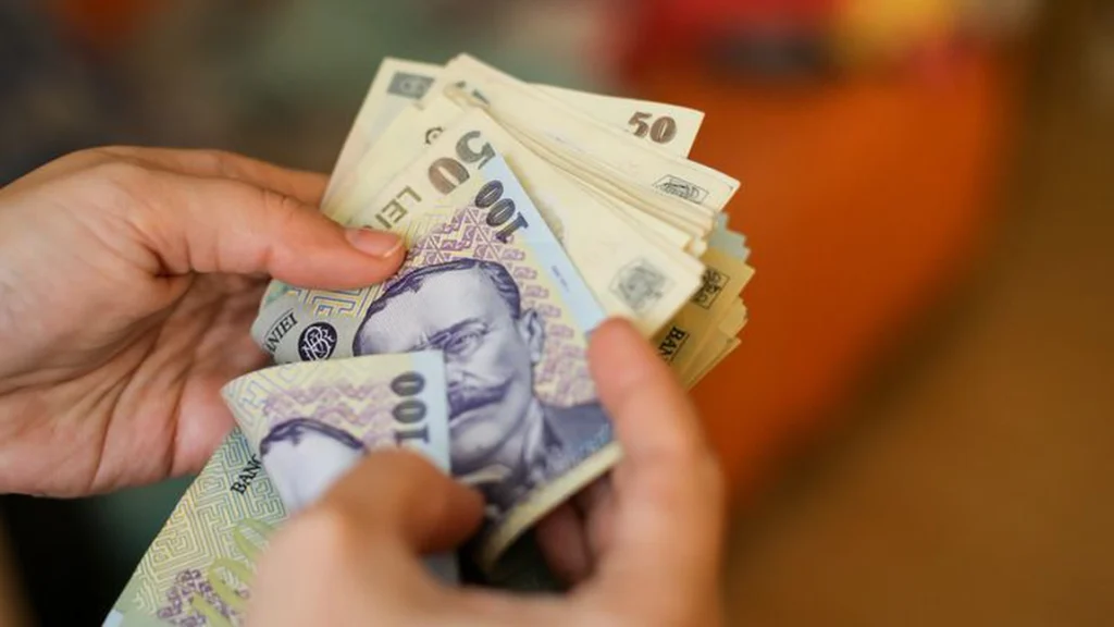 Salariile românilor ar putea creşte cu 5,65% în 2027. Câţi bani ar primi în plus angajaţii