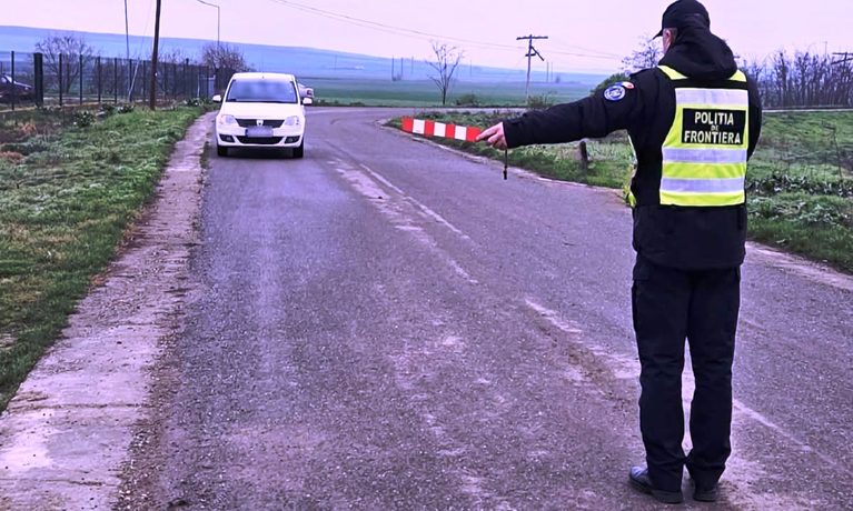 Cursă de noapte oprită la Mânzăteşti: Un cetăţean din Sri Lanka s-a ales cu dosar penal după ce a fost prins la volan fără permis internaţional